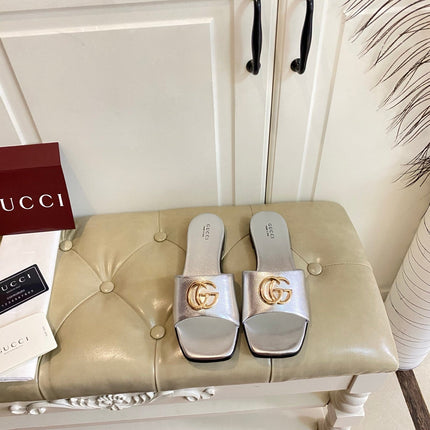 GUCCI 26S SLIDES IN SILVER CALFSKIN