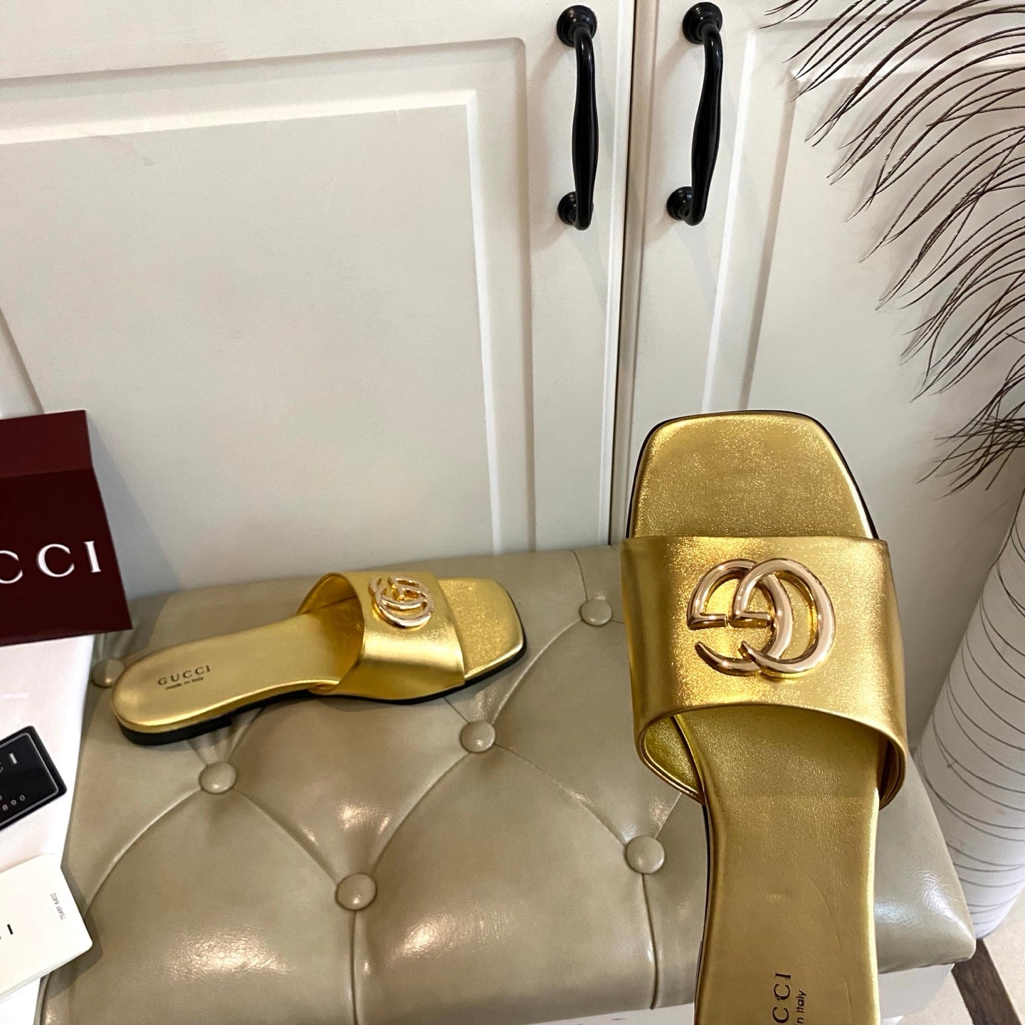 GUCCI 26S SLIDES IN GOLD CALFSKIN