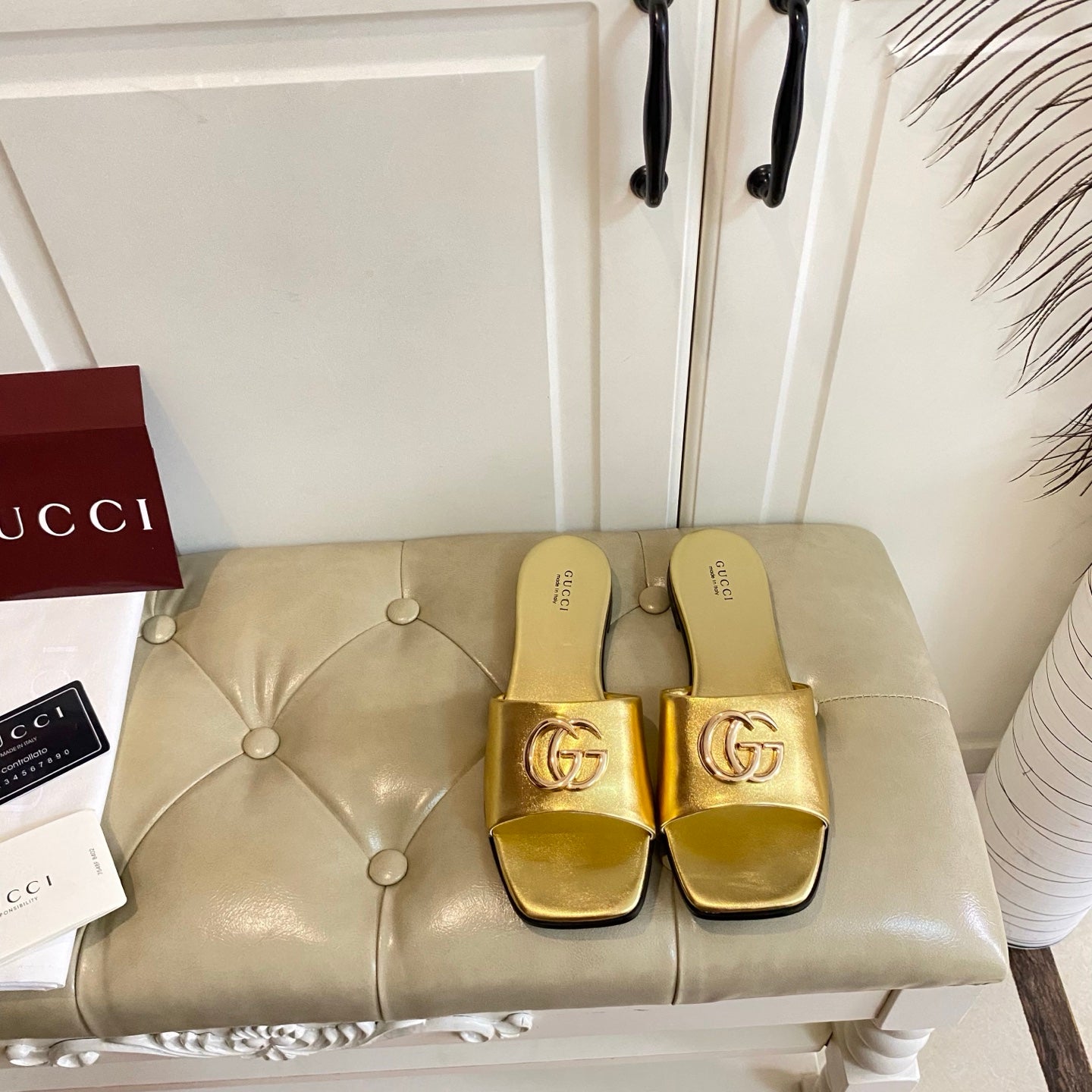GUCCI 26S SLIDES IN GOLD CALFSKIN