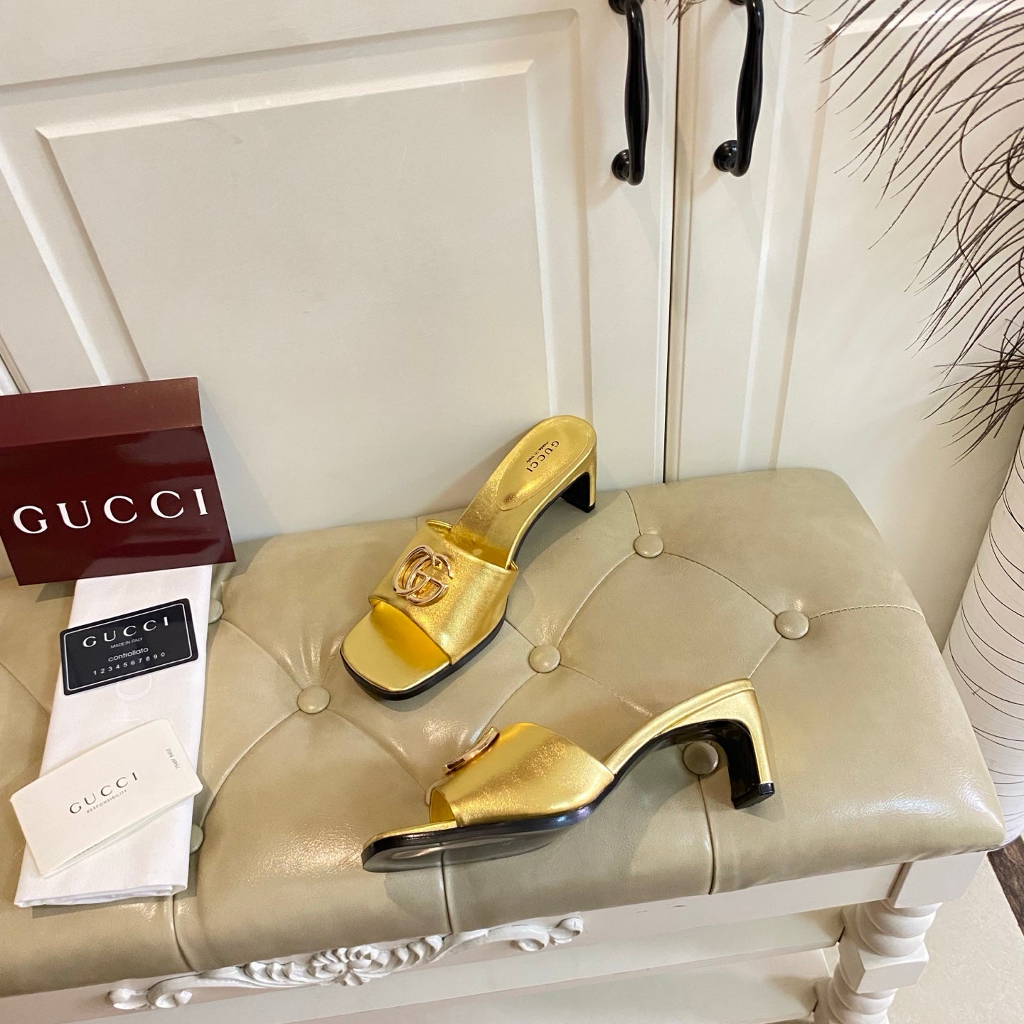 GUCCI 26S HIGH-HEELED SANDALS IN GOLD CALFSKIN WITH GOLD HARDWARE