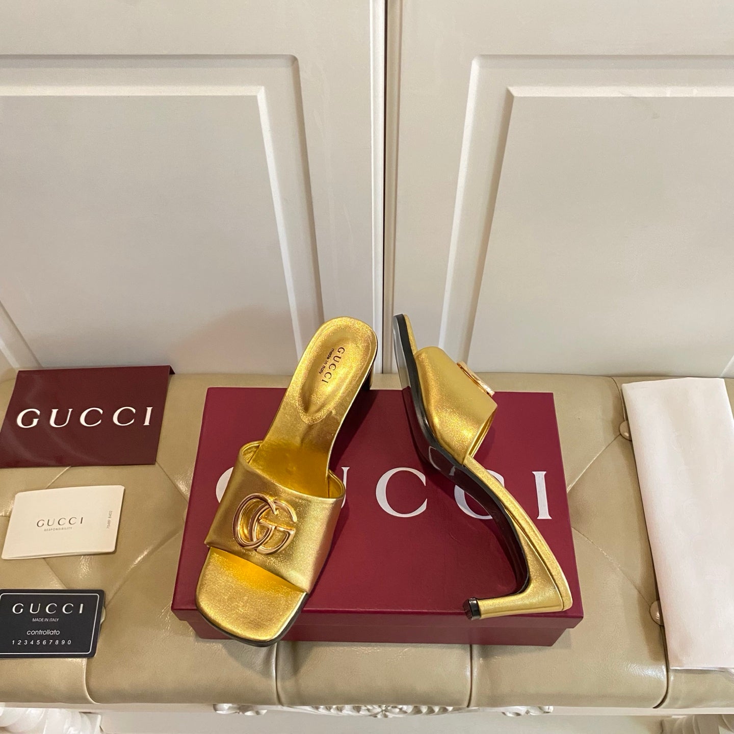 GUCCI 26S HIGH-HEELED SANDALS IN GOLD CALFSKIN WITH GOLD HARDWARE
