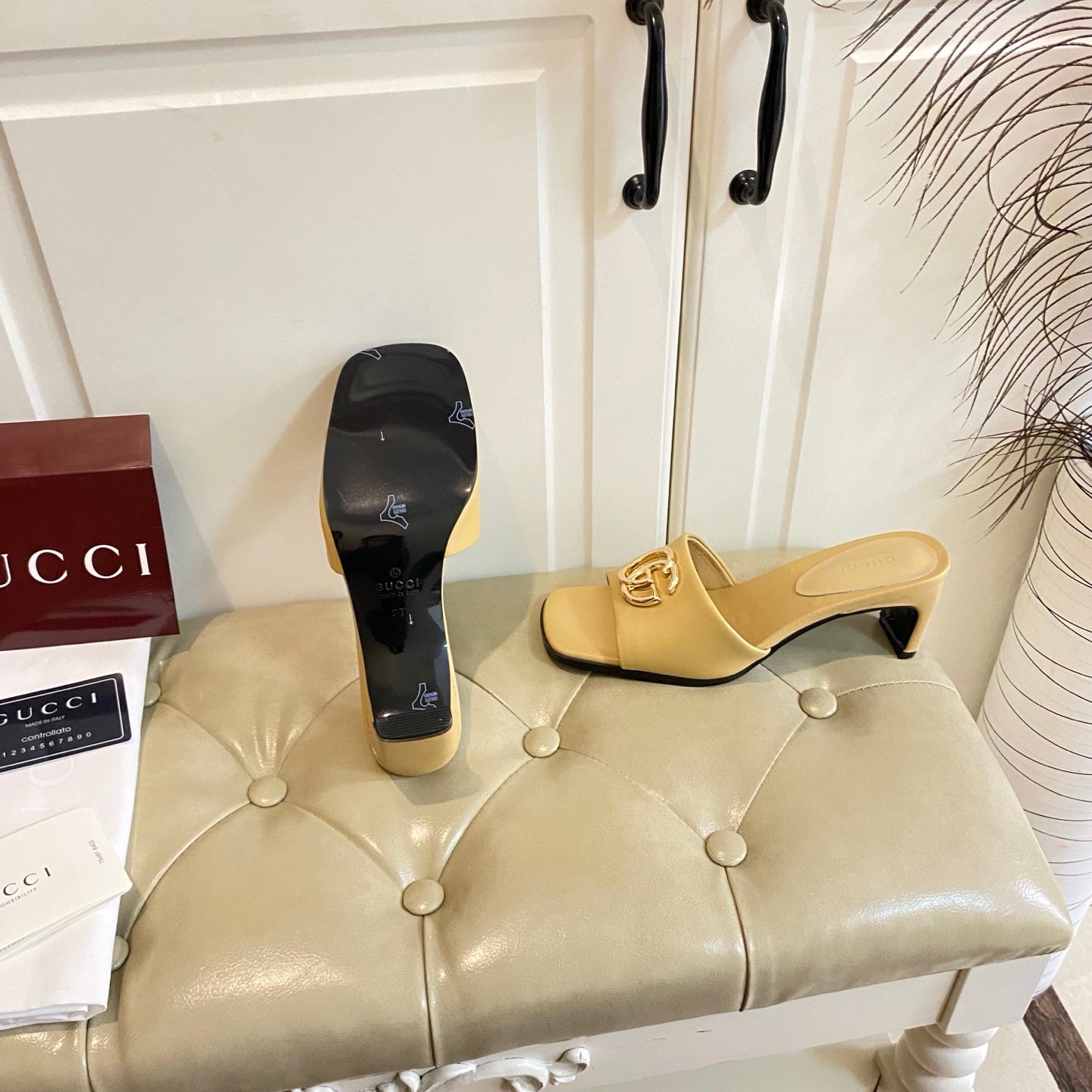 GUCCI 26S HIGH-HEELED SANDALS IN DARK BEIGE CALFSKIN WITH GOLD HARDWARE