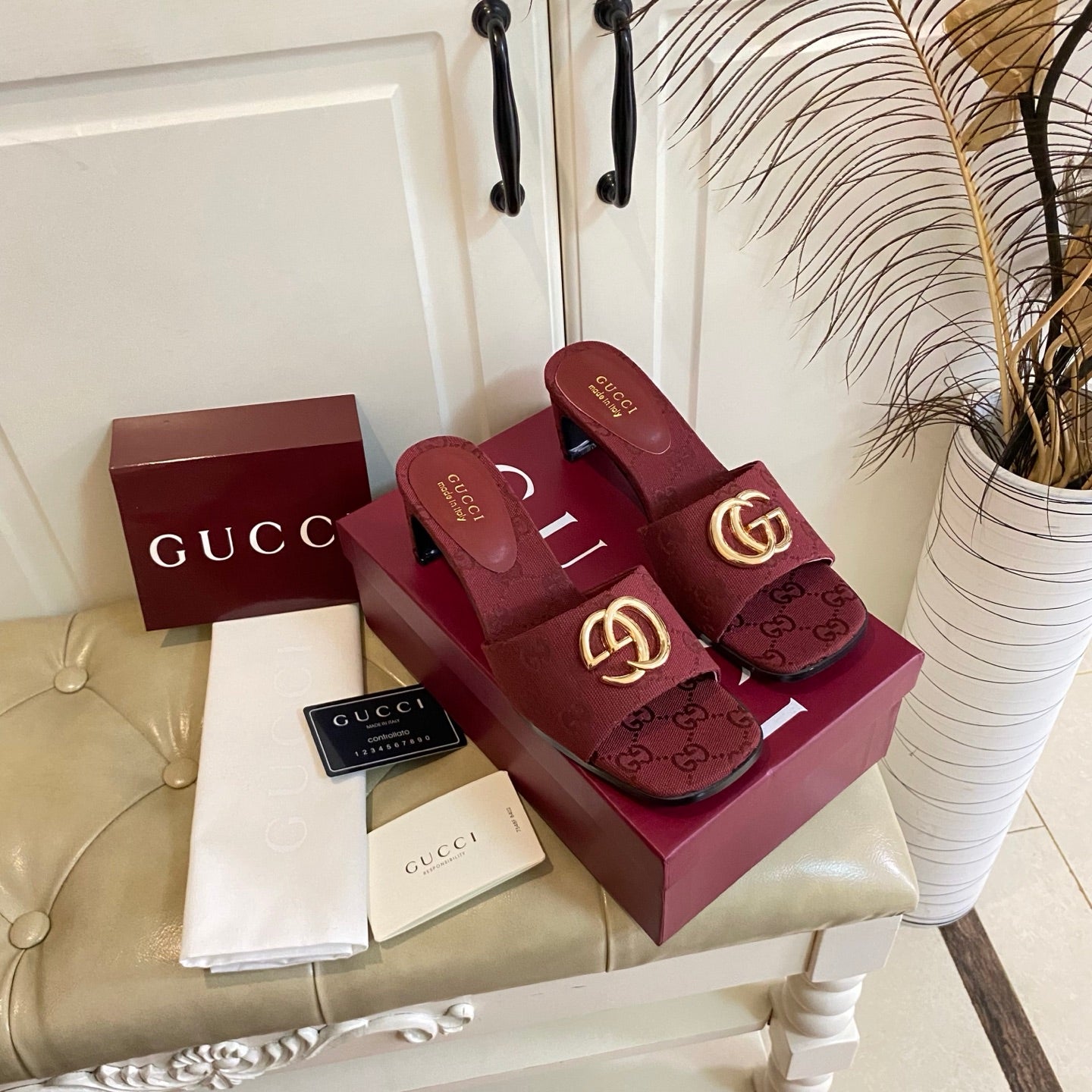 GUCCI 26S HIGH-HEELED SANDALS IN DARK RED CANVAS WITH GOLD HARDWARE