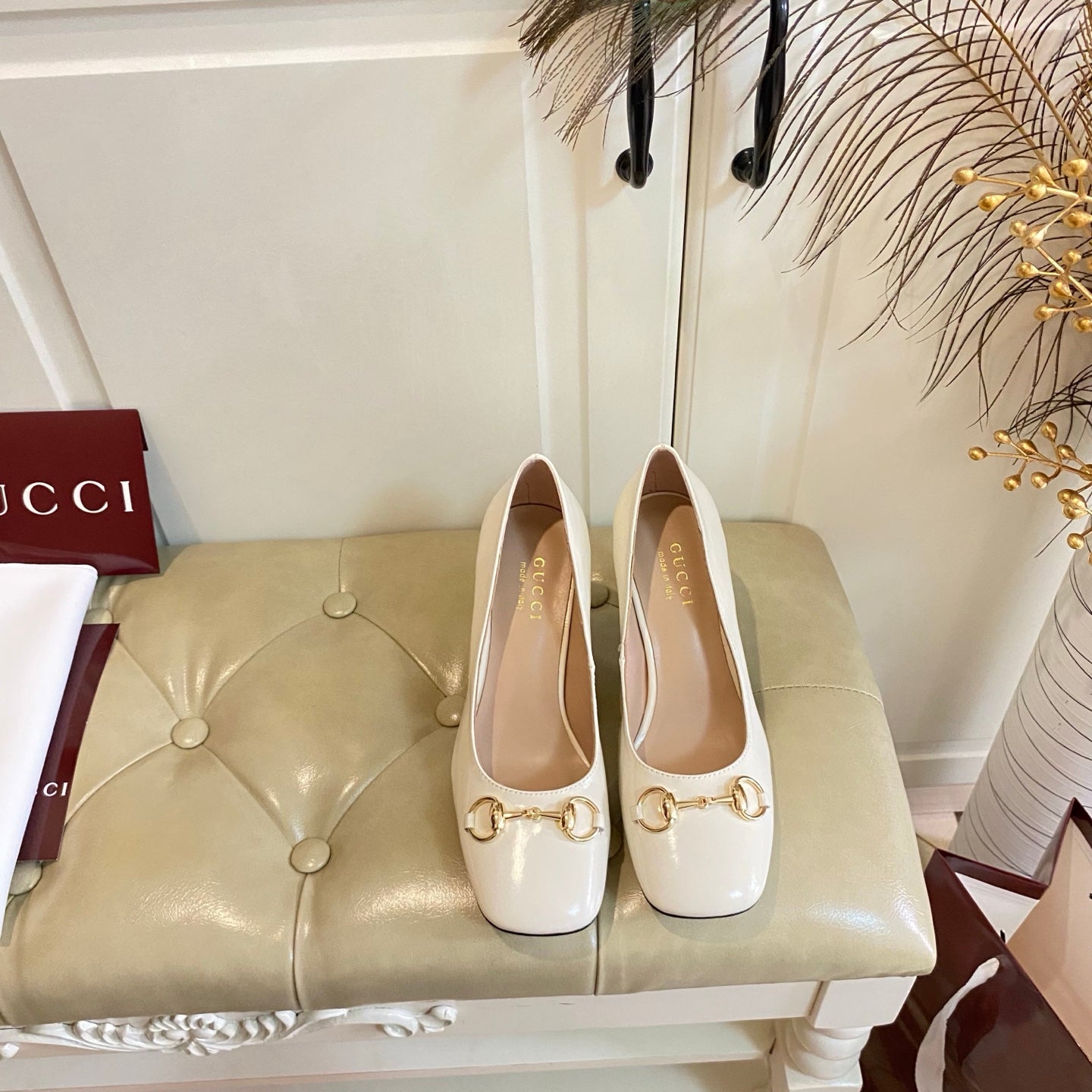 GUCCI 26S HORSEBIT MID-HEEL PUMPS 75 MM IN CREAM WHITE CALFSKIN
