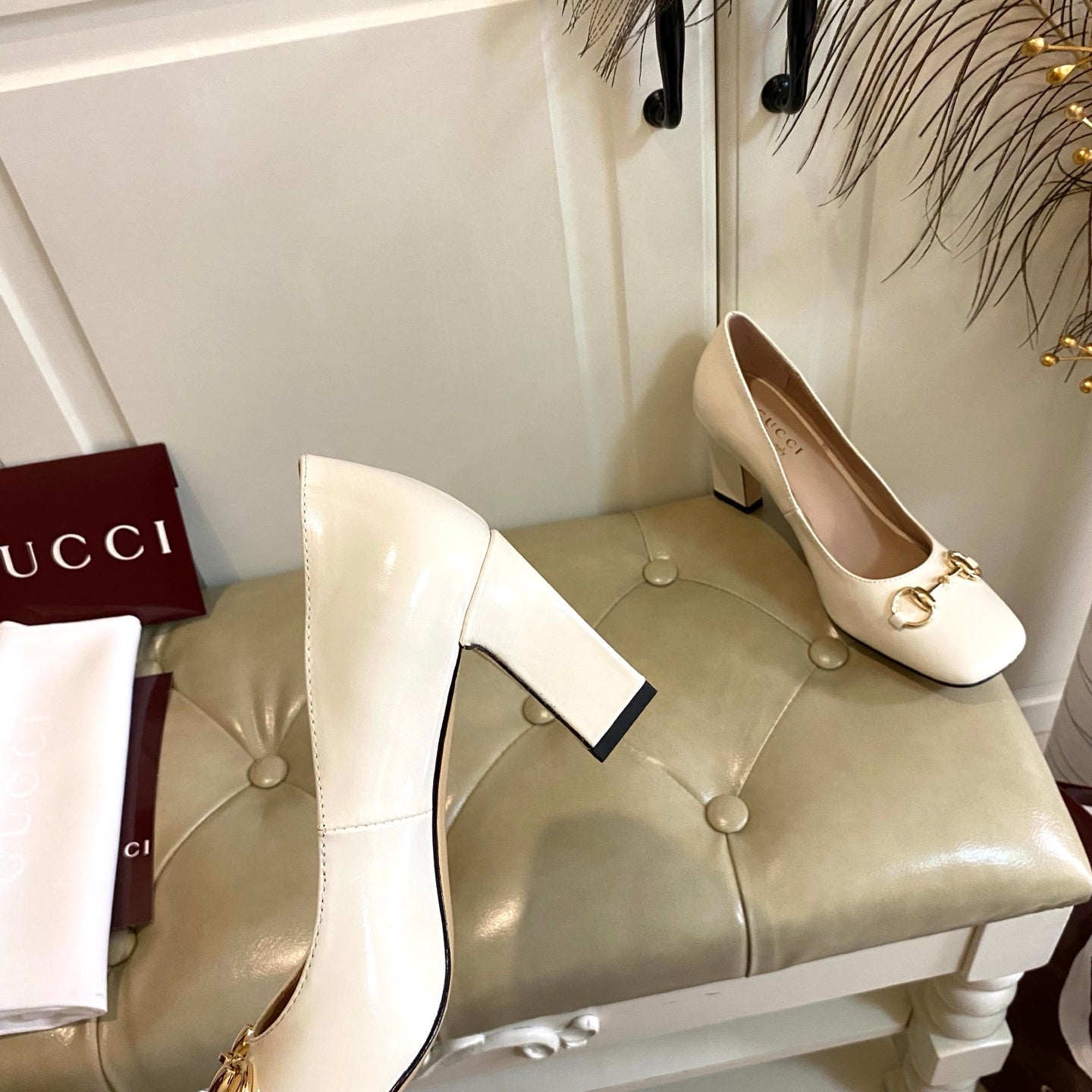 GUCCI 26S HORSEBIT MID-HEEL PUMPS 75 MM IN CREAM WHITE CALFSKIN