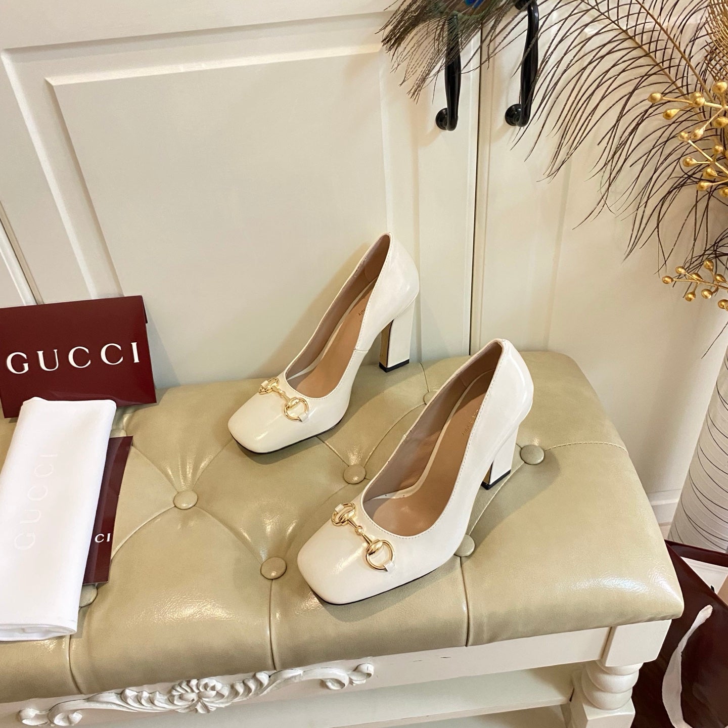 GUCCI 26S HORSEBIT MID-HEEL PUMPS 100 MM IN CREAM WHITE CALFSKIN