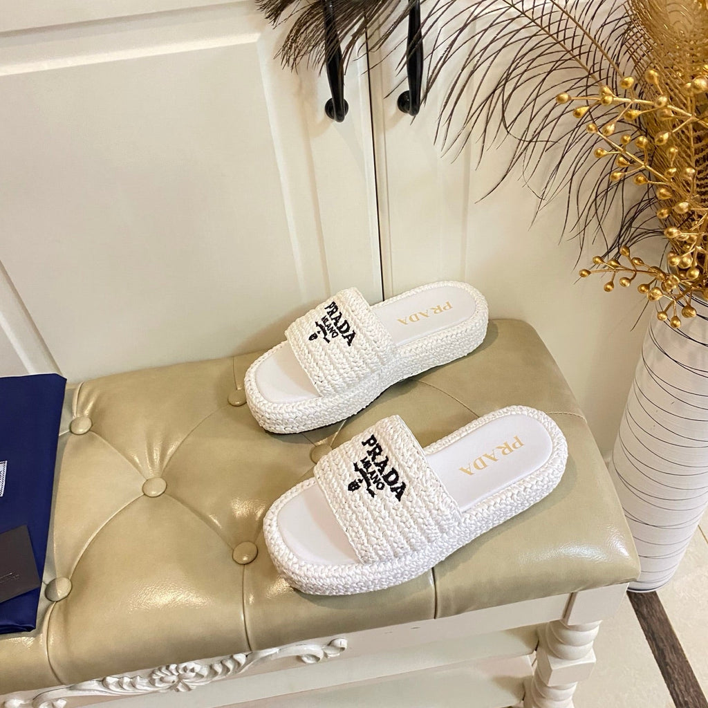 PRADA 26S SLIDE SANDALS IN WHITE LOGO RAFFIA