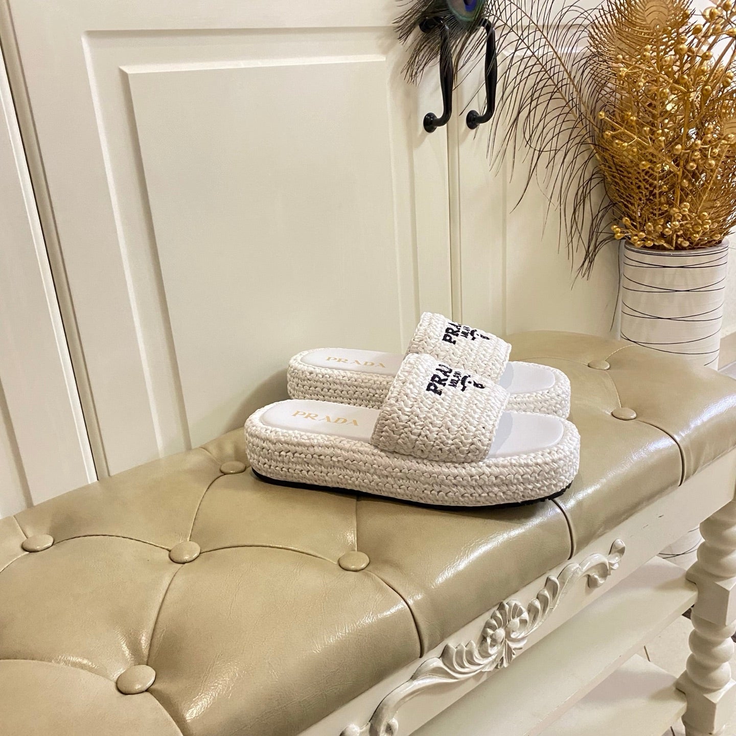 PRADA 26S SLIDE SANDALS IN WHITE LOGO RAFFIA