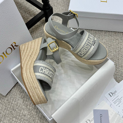 DWAY WEDGE SANDAL 25S 95MM IN GRAY EMBROIDERED COTTON RAFFIA SOLE