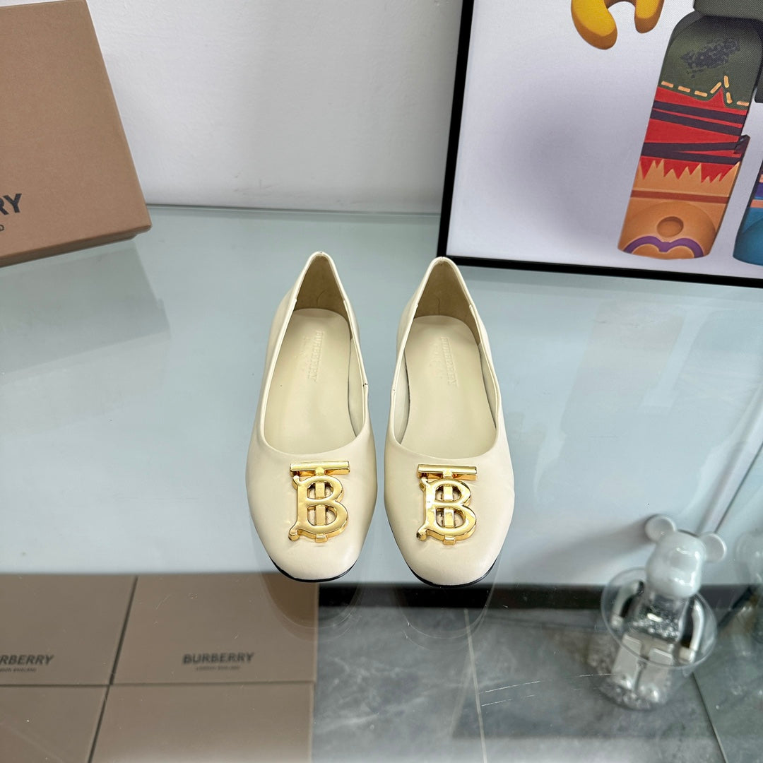 BURBERRY 26S BALLET FLATS IN CREAM WHITE CALFSKIN