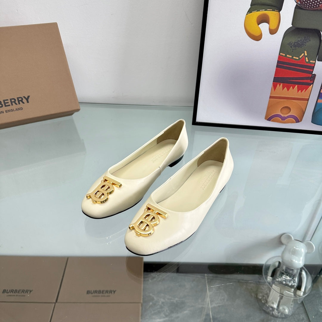 BURBERRY 26S BALLET FLATS IN CREAM WHITE CALFSKIN