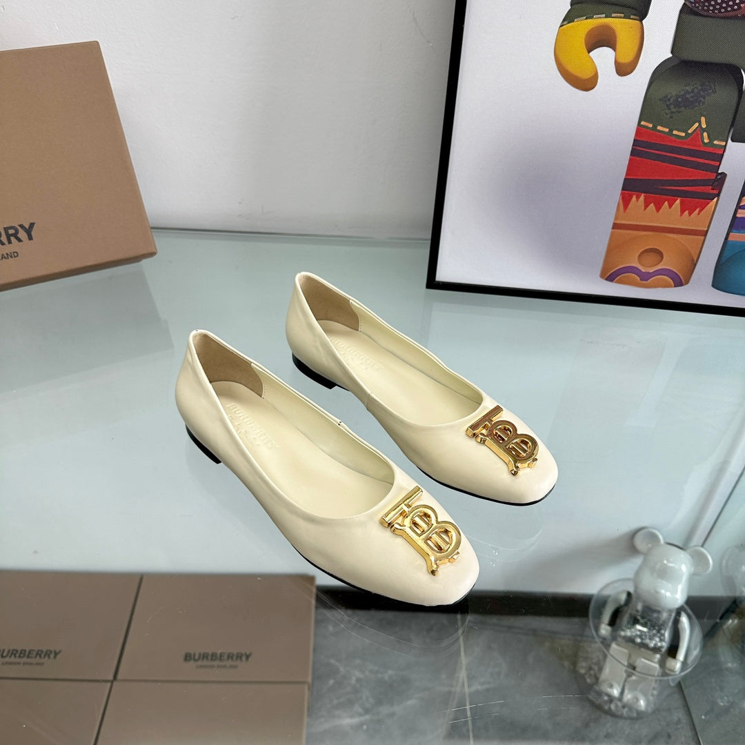 BURBERRY 26S BALLET FLATS IN CREAM WHITE CALFSKIN