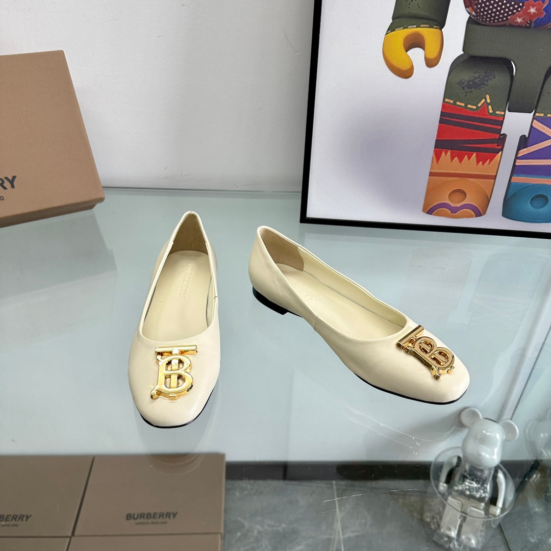 BURBERRY 26S BALLET FLATS IN CREAM WHITE CALFSKIN