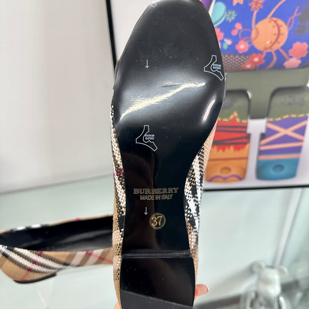 BURBERRY 26S PLAID FLATS IN BLACK CALFSKIN AND FABRIC