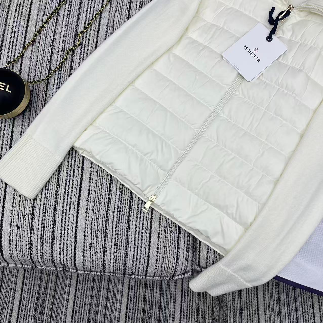 MONCLER 25S JACKET IN WHITE 084