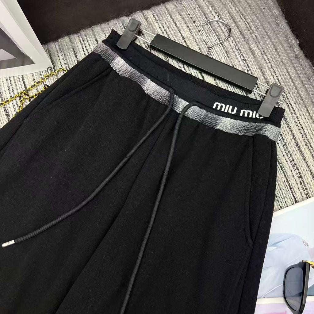 MIUMIU PANTS STYLE 572