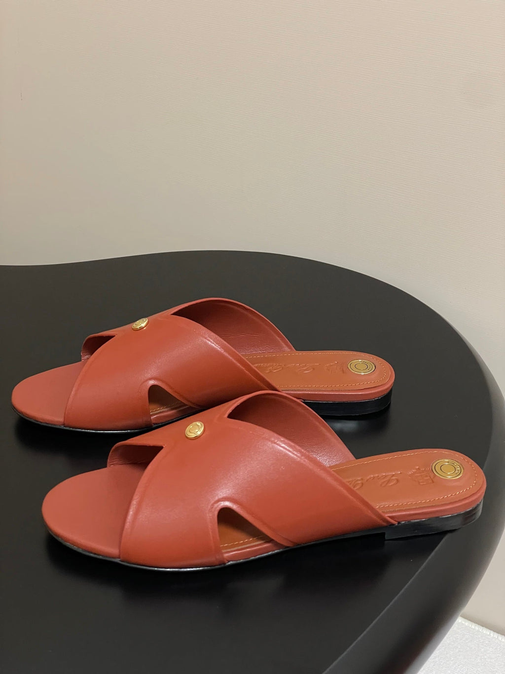 LP CLASSIC CROSS-STRAP SANDALS 25S IN RUST ORANGE LAMBSKIN