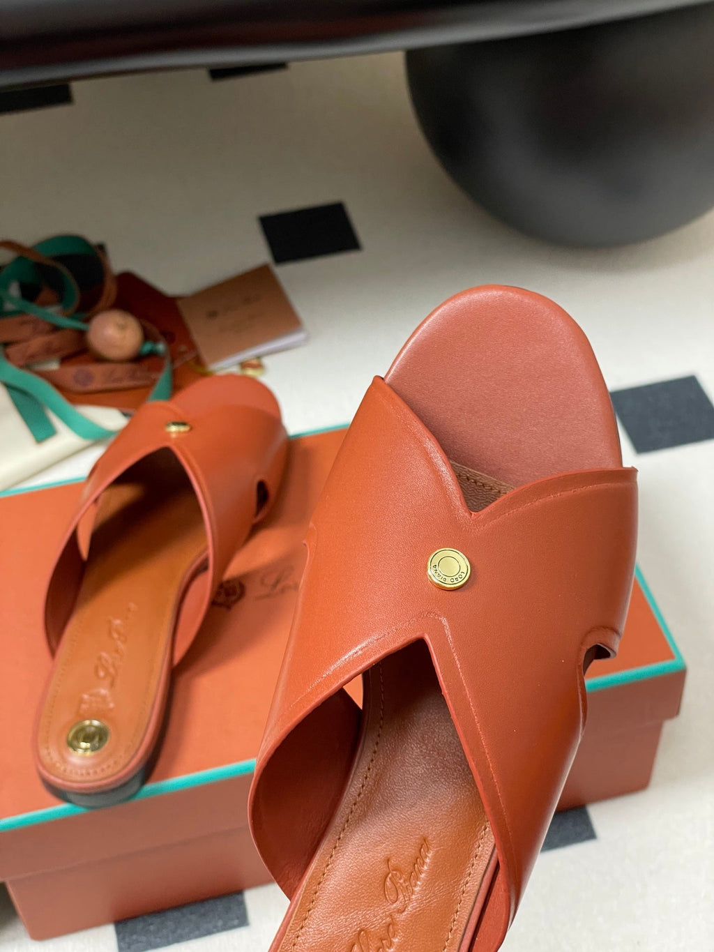 LP CLASSIC CROSS-STRAP SANDALS 25S IN RUST ORANGE LAMBSKIN