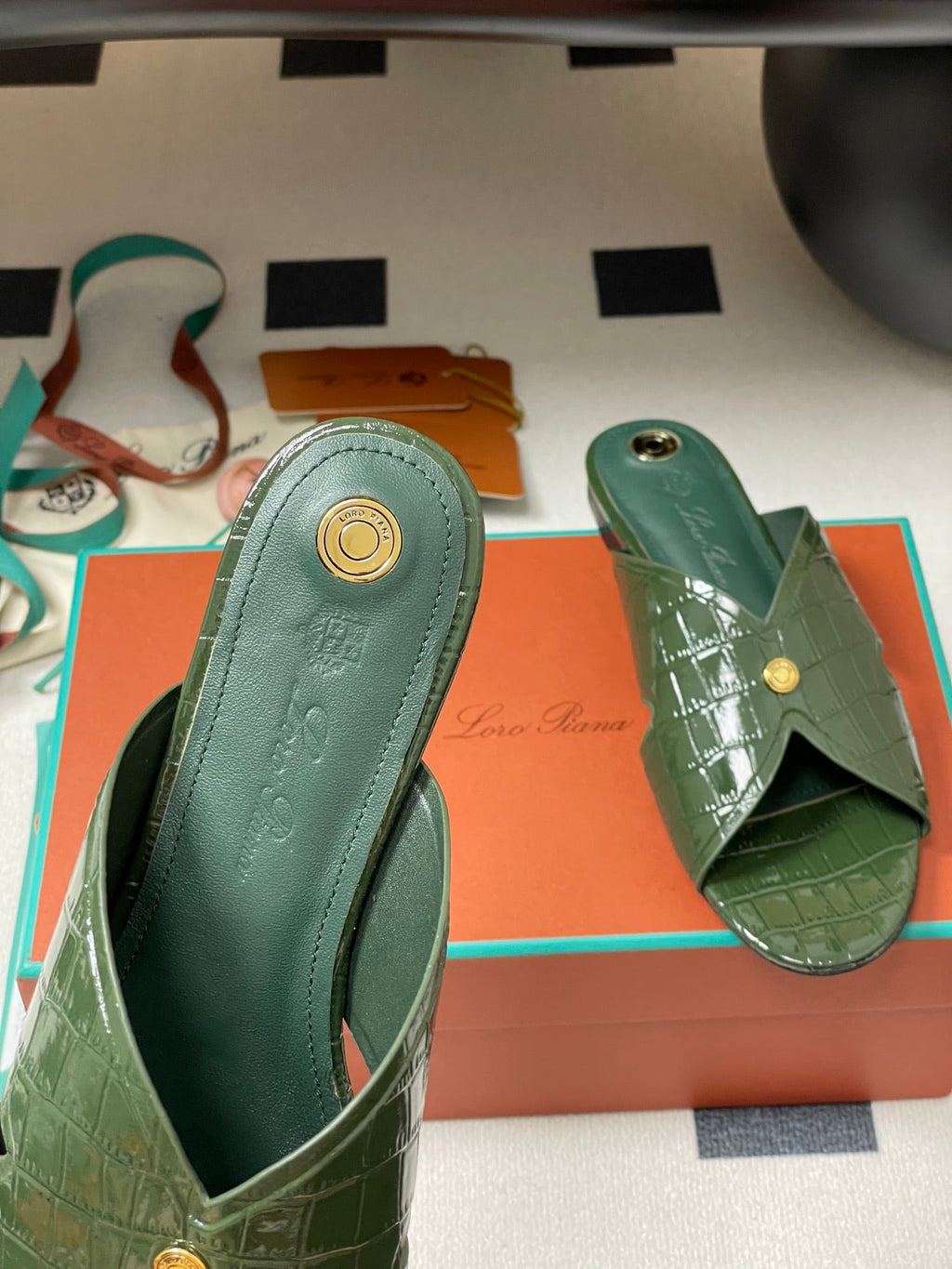 FLAT SLIPPERS IN MOSS GREEN CALFSKIN SNAKE EMBOSSING