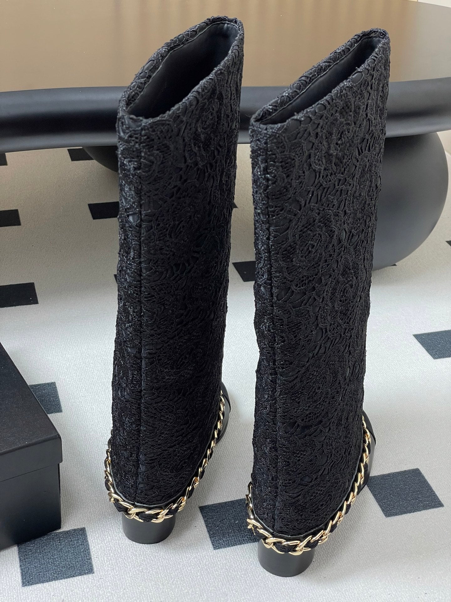 CC FLORAL BOOTS 60MM IN BLACK CALFSKIN WITH GOLD CHAIN