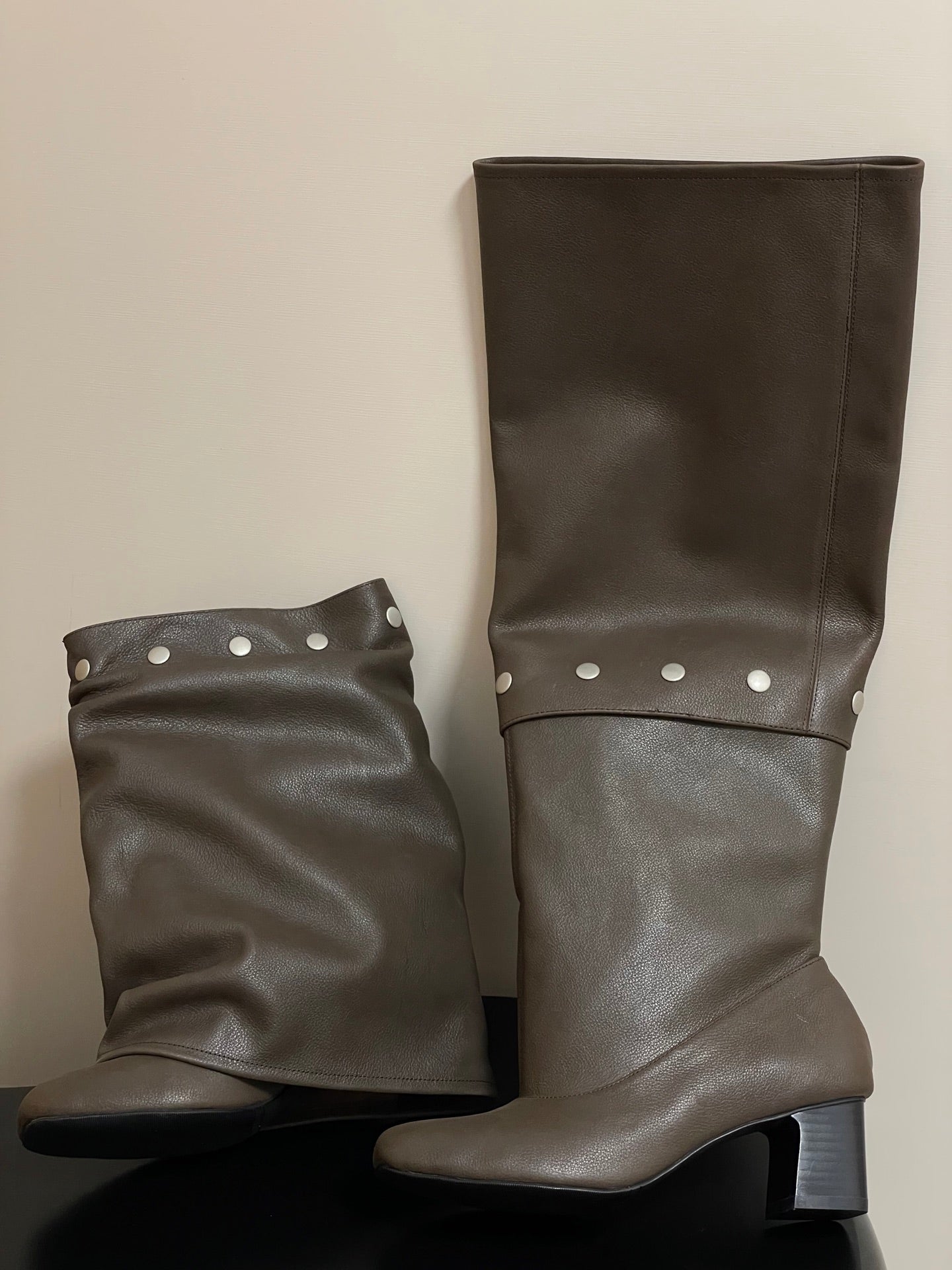 ALO 25S PALOMA WOOL TIERED BOOTS IN DARK BROWN LAMBSKIN WITH STUD