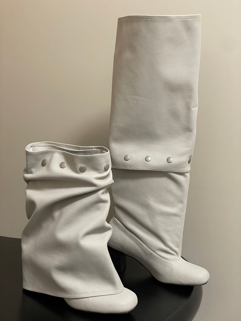 ALO 25S PALOMA WOOL TIERED BOOTS IN CREAM WHITE LAMBSKIN WITH STUD