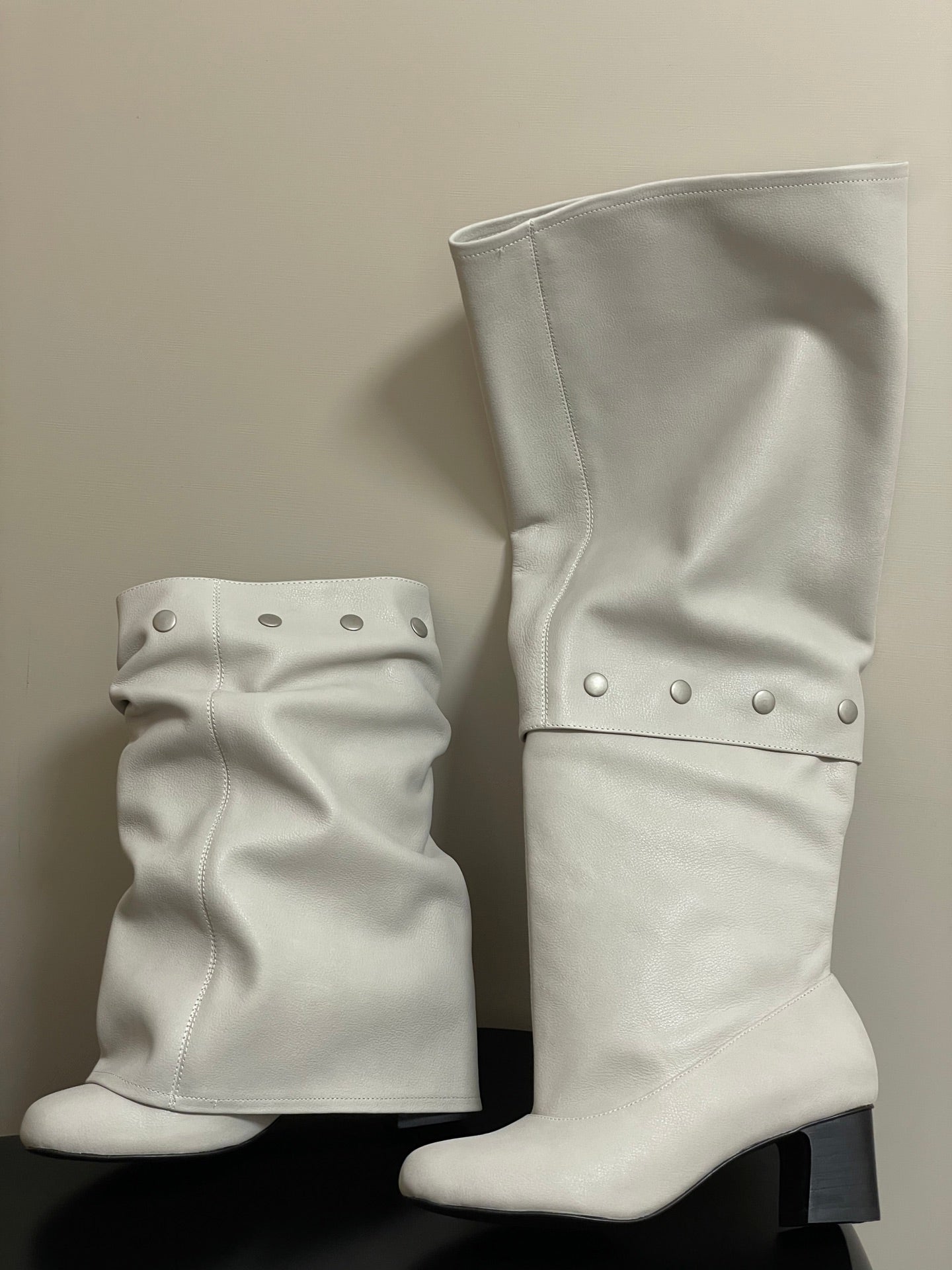 ALO 25S PALOMA WOOL TIERED BOOTS IN CREAM WHITE LAMBSKIN WITH STUD