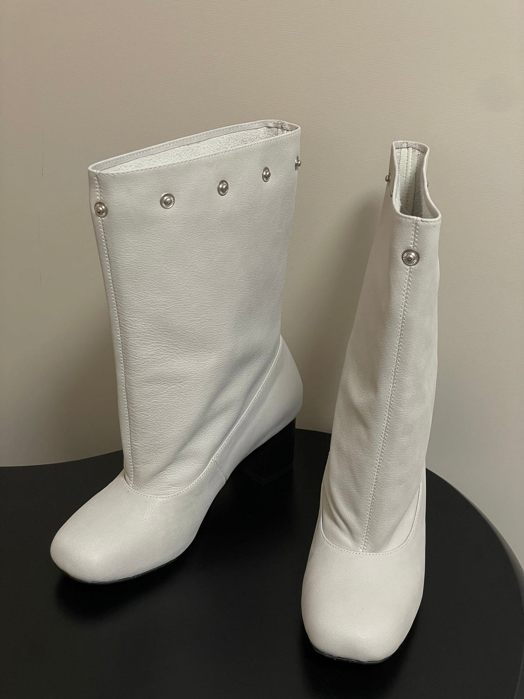 ALO 25S PALOMA WOOL TIERED BOOTS IN CREAM WHITE LAMBSKIN WITH STUD