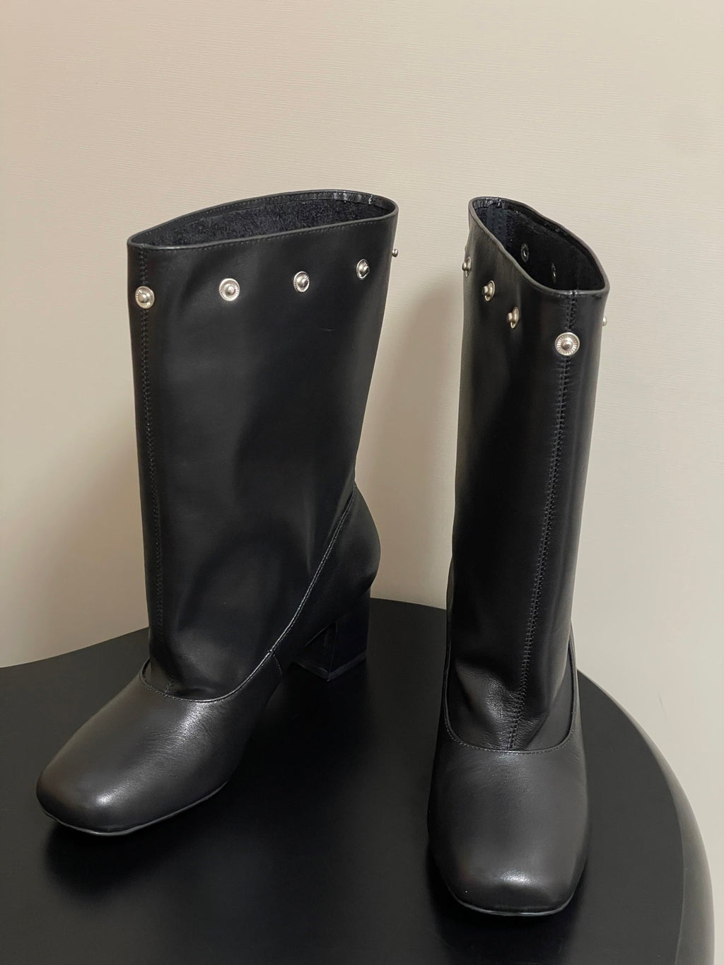 ALO 25S PALOMA WOOL TIERED BOOTS IN BLACK LAMBSKIN WITH STUD