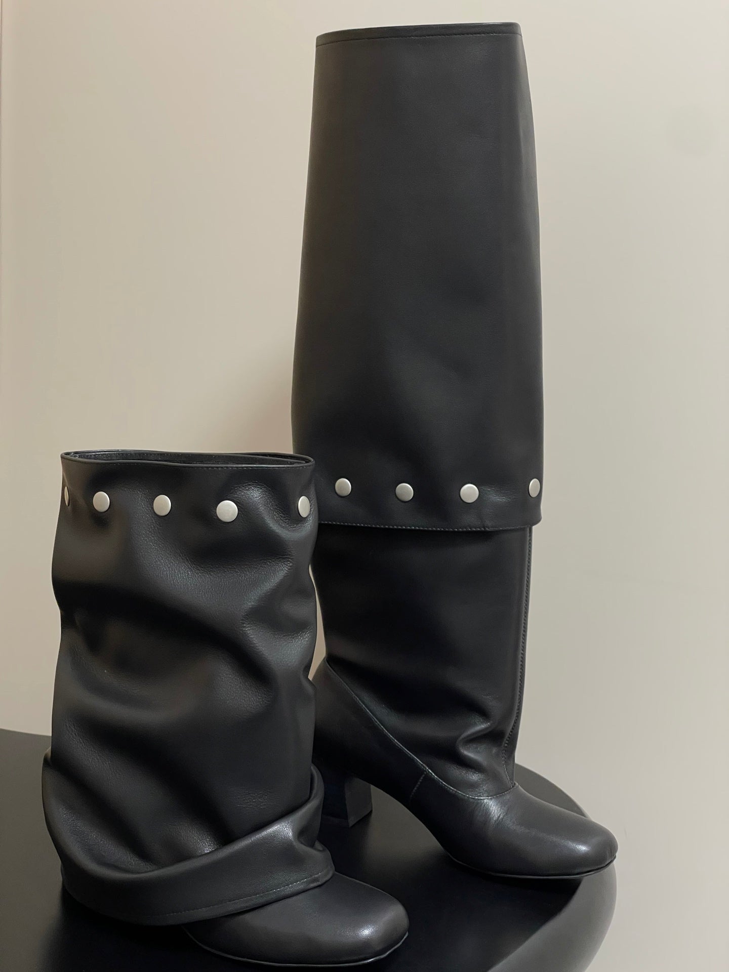 ALO 25S PALOMA WOOL TIERED BOOTS IN BLACK LAMBSKIN WITH STUD