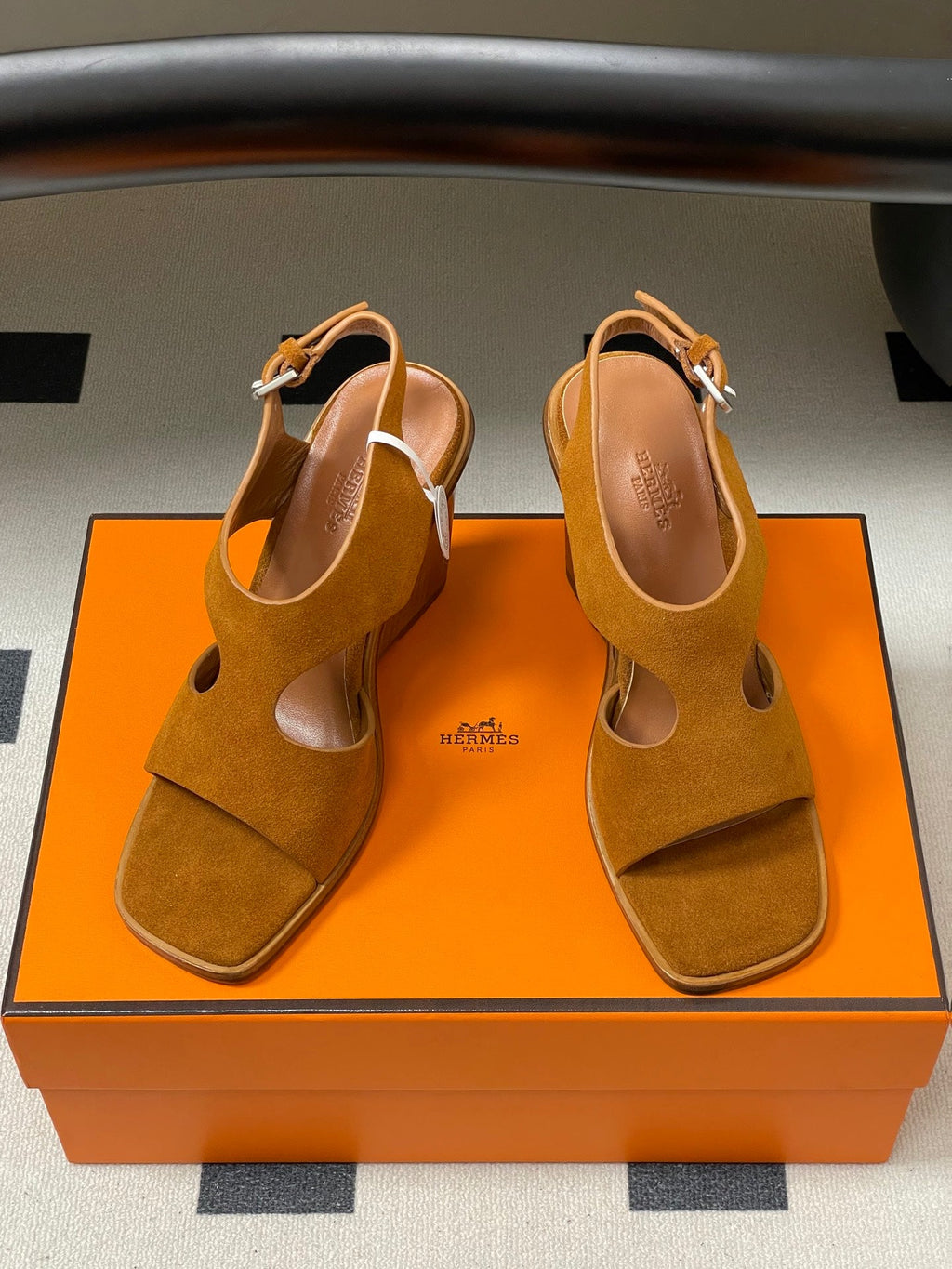 HM 25S KALYA WEDGE SANDAL 100 MM IN BROWN SUEDE
