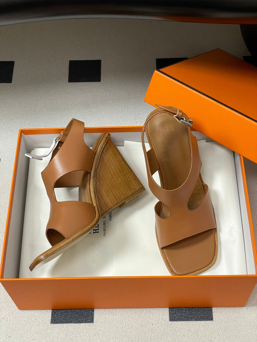 HM 25S KALYA WEDGE SANDAL 100 MM IN BROWN LAMBSKIN