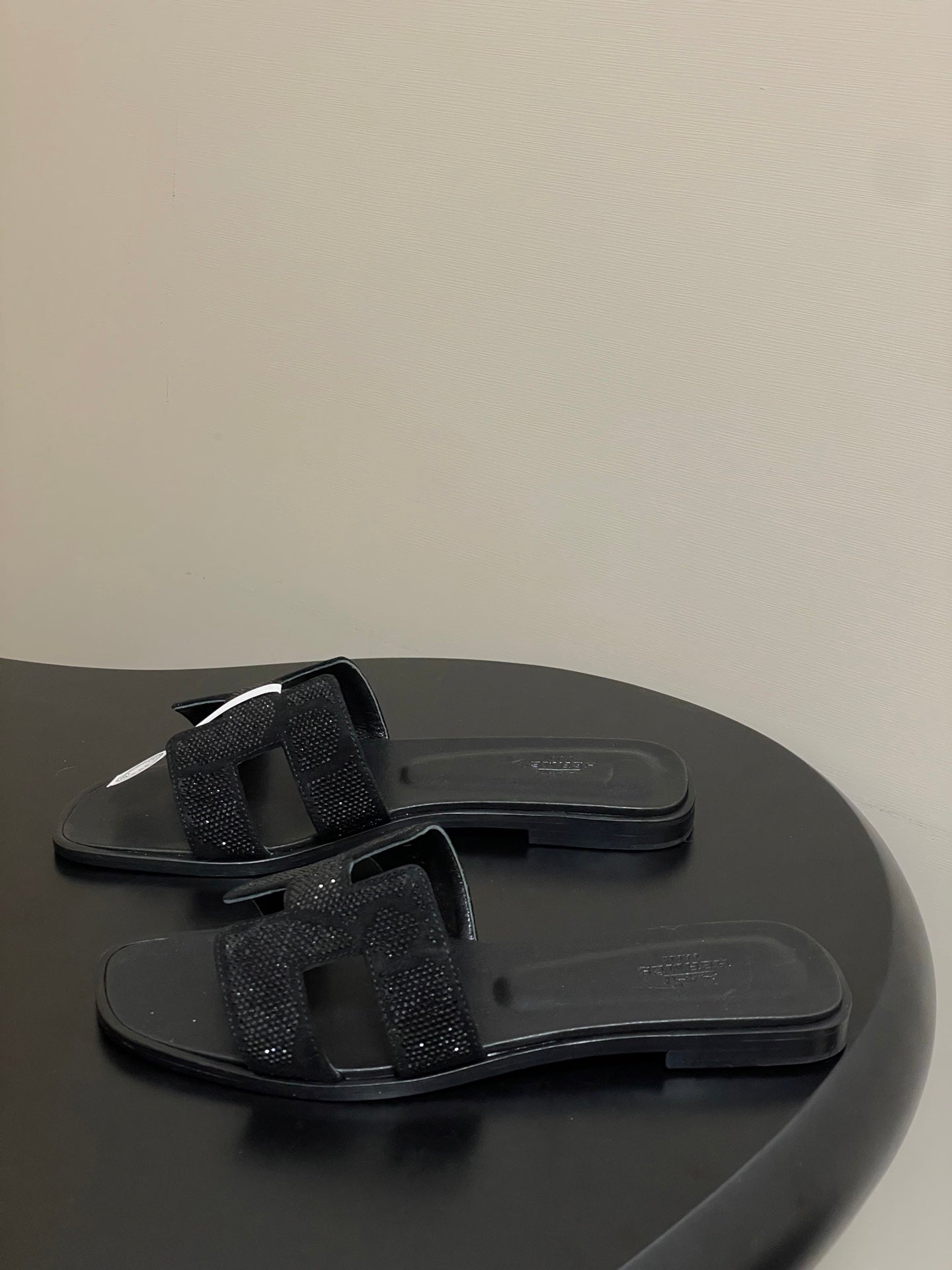 HM 25S ORAN SANDAL IN BLACK LAMBSKIN WITH STONE DETAILS