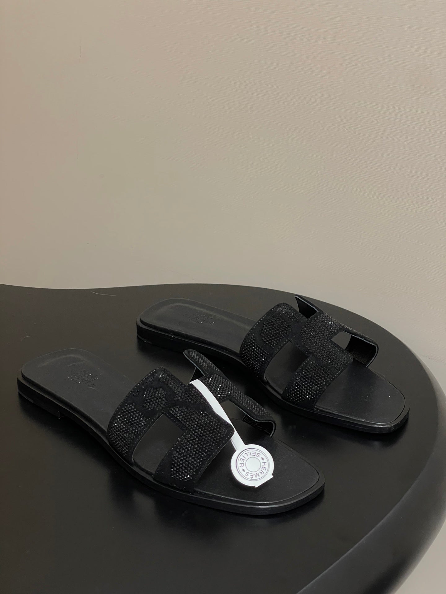 HM 25S ORAN SANDAL IN BLACK LAMBSKIN WITH STONE DETAILS