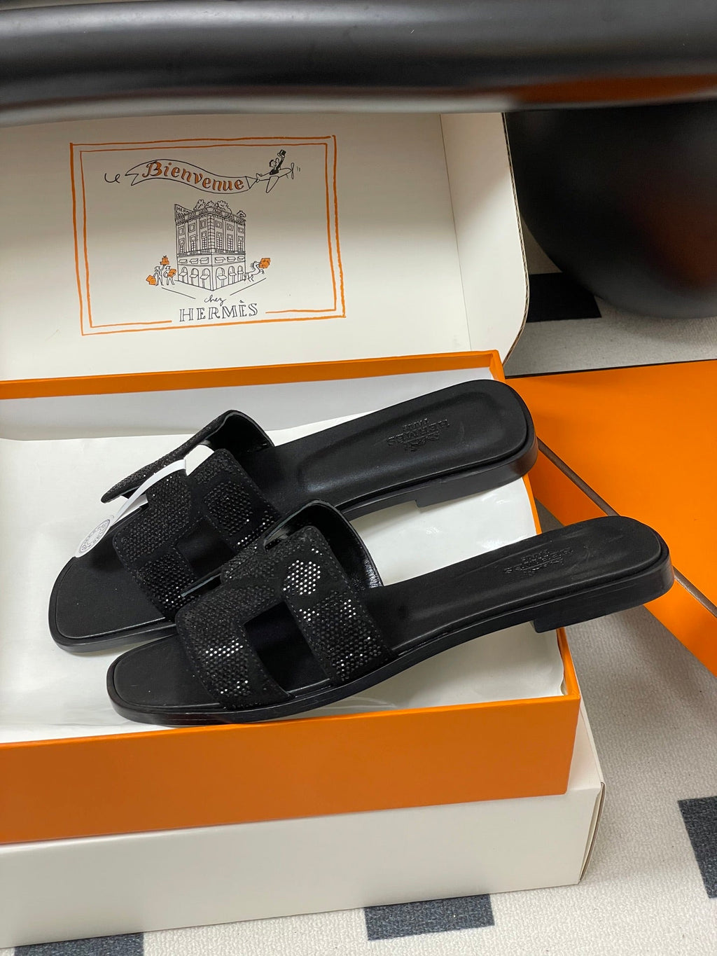 HM 25S ORAN SANDAL IN BLACK LAMBSKIN WITH STONE DETAILS