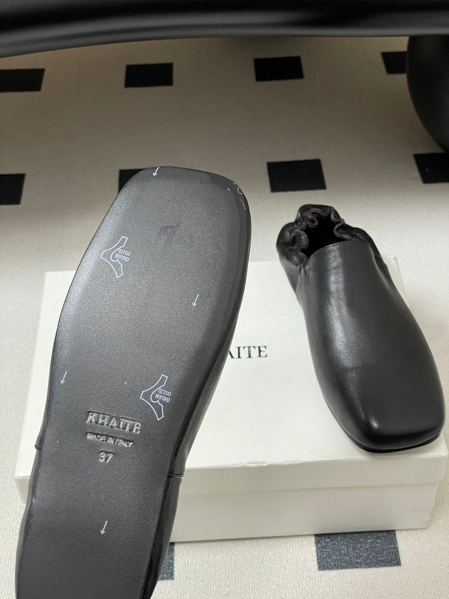 CELINE 26S ELASTIC-BACK FLAT SHOES IN BLACK LAMBSKIN