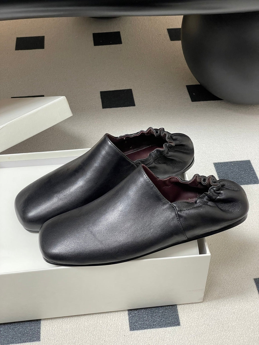 CELINE 26S ELASTIC-BACK FLAT SHOES IN BLACK LAMBSKIN