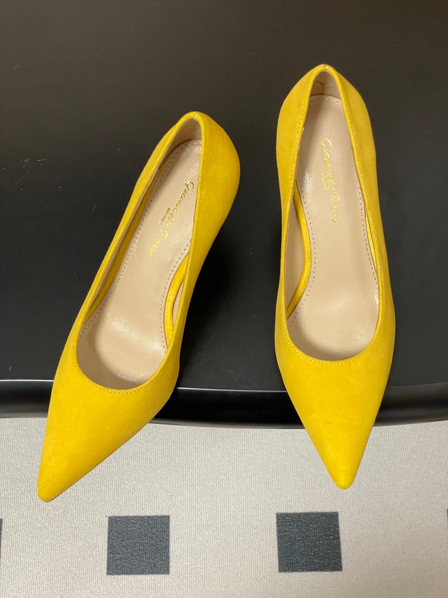 GIANVITO ROSSI 26S HIGH HEELS 85 MM IN YELLOW SUEDE