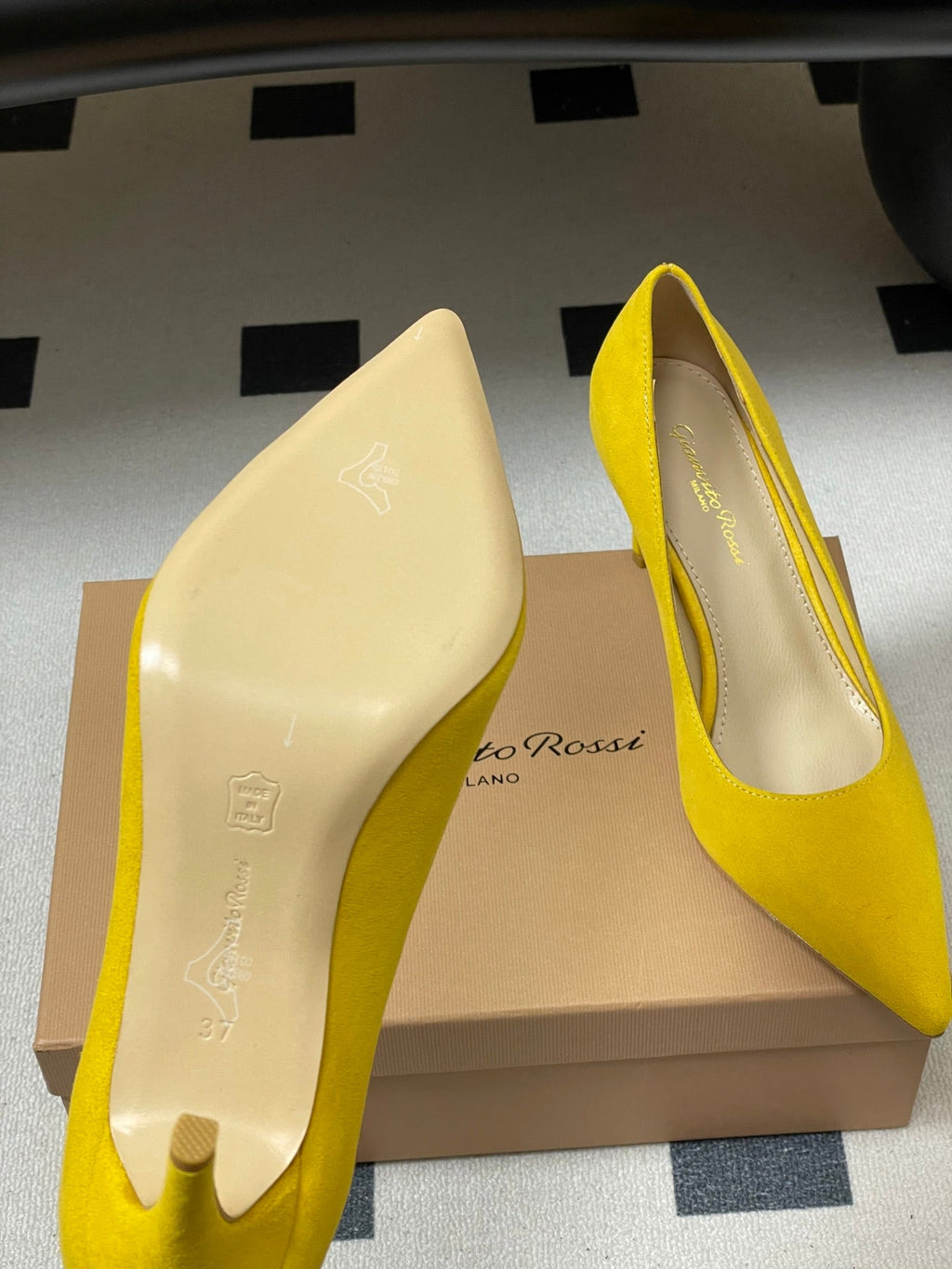 GIANVITO ROSSI 26S HIGH HEELS 85 MM IN YELLOW SUEDE