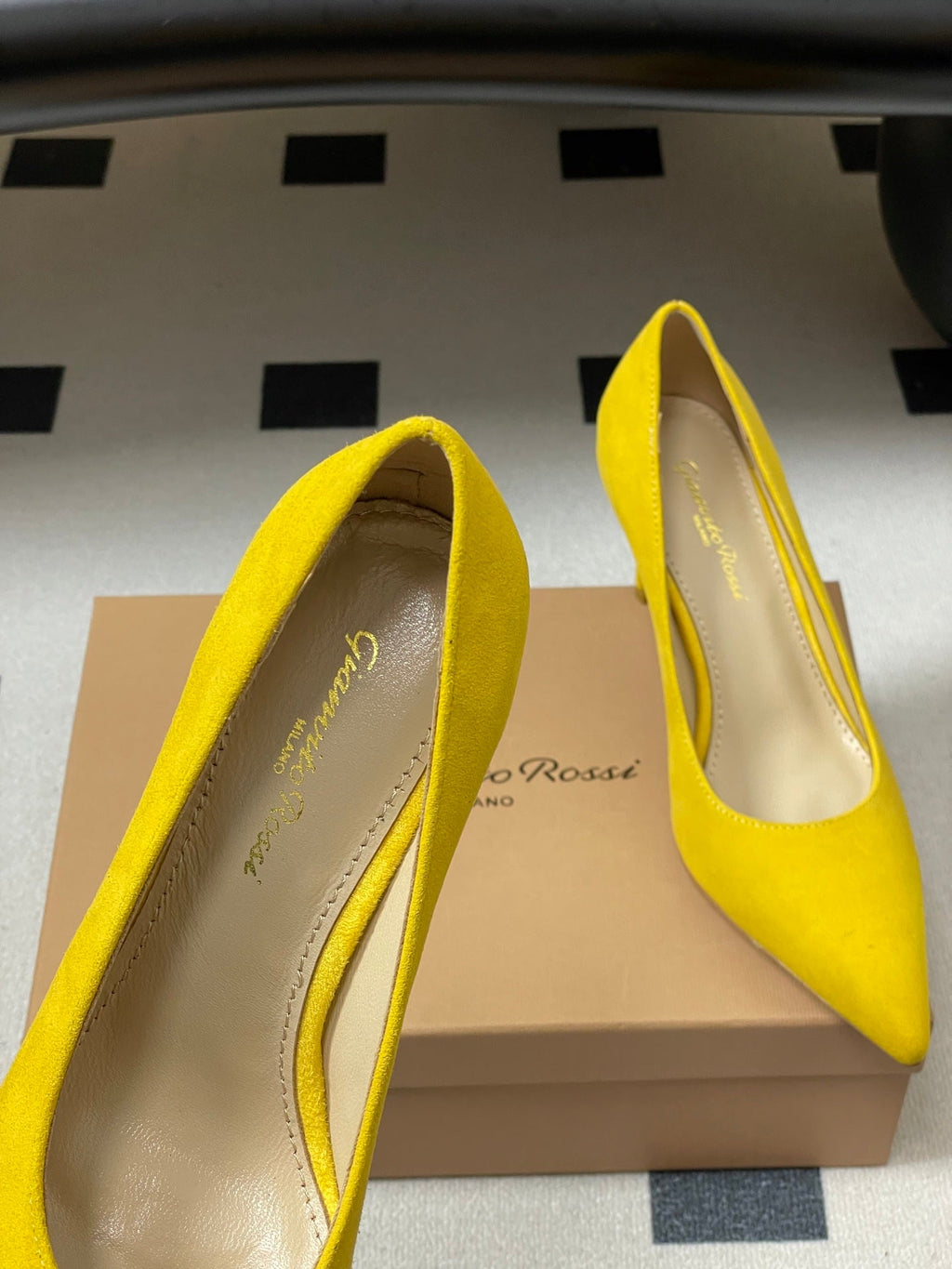 GIANVITO ROSSI 26S HIGH HEELS 85 MM IN YELLOW SUEDE