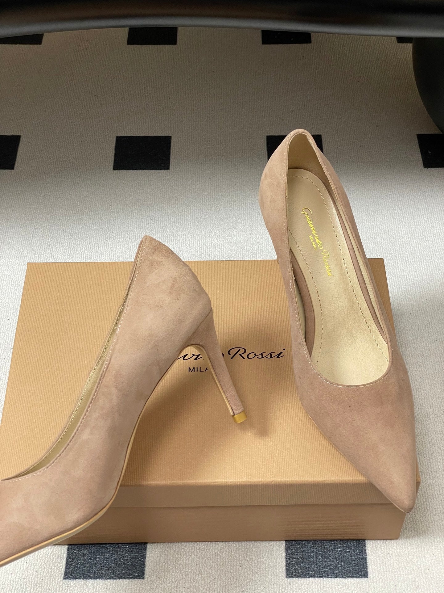 GIANVITO ROSSI 26S HIGH HEELS 85 MM IN NUDE SUEDE