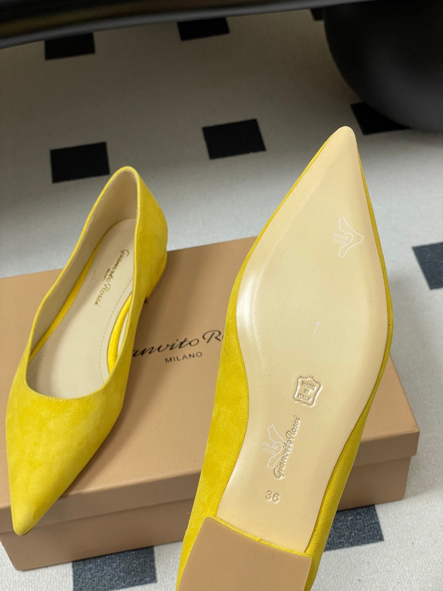 GIANVITO ROSSI 26S FLATS IN YELLOW SUEDE