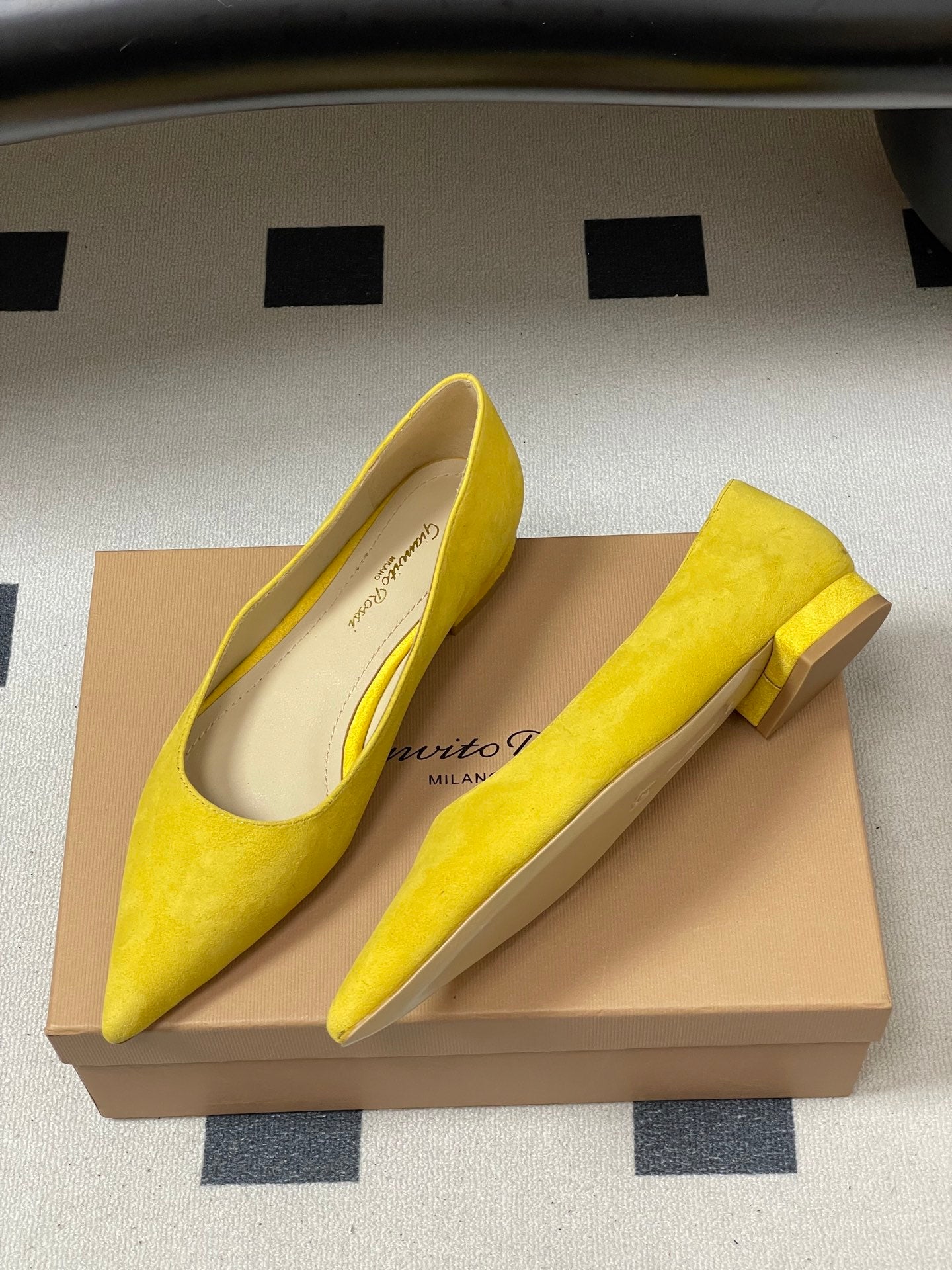 GIANVITO ROSSI 26S FLATS IN YELLOW SUEDE