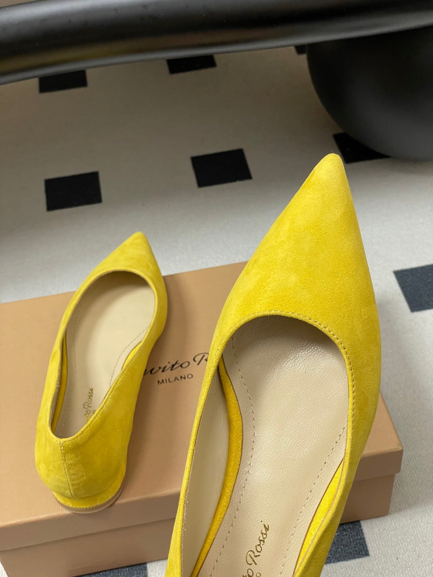 GIANVITO ROSSI 26S FLATS IN YELLOW SUEDE