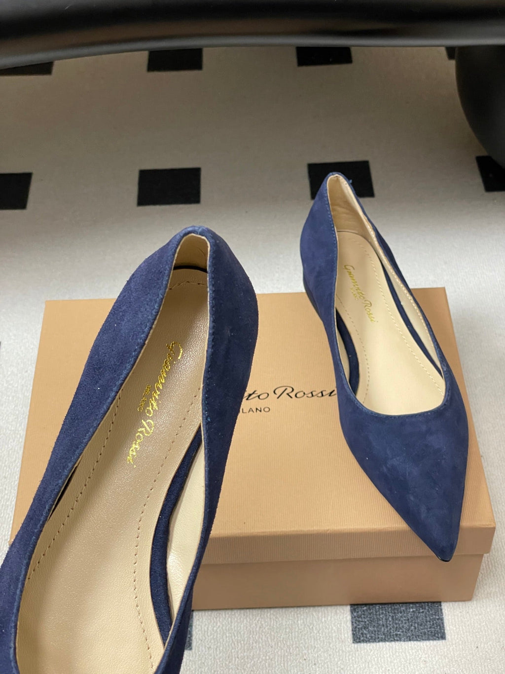 GIANVITO ROSSI 26S FLATS IN NAVY BLUE SUEDE