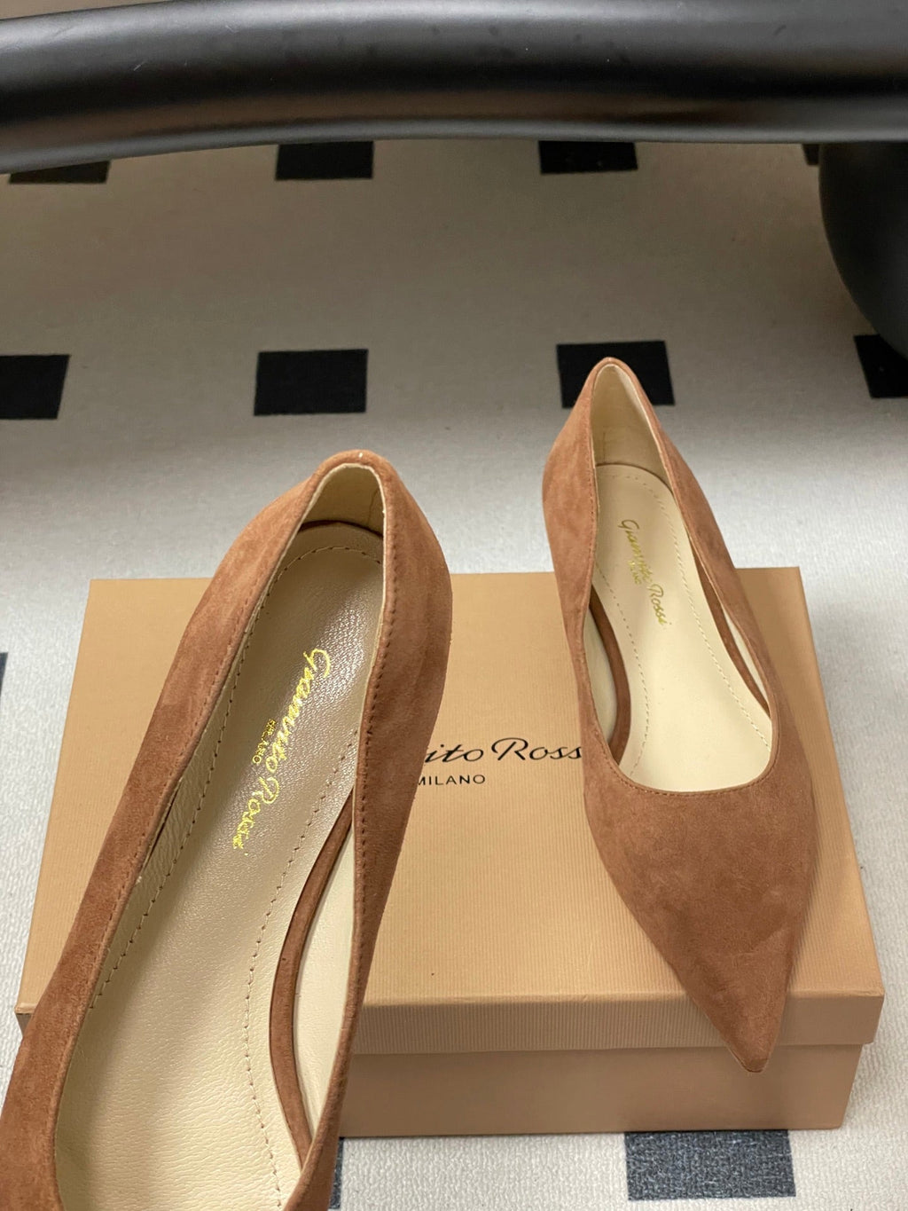 GIANVITO ROSSI 26S FLATS IN BROWN SUEDE