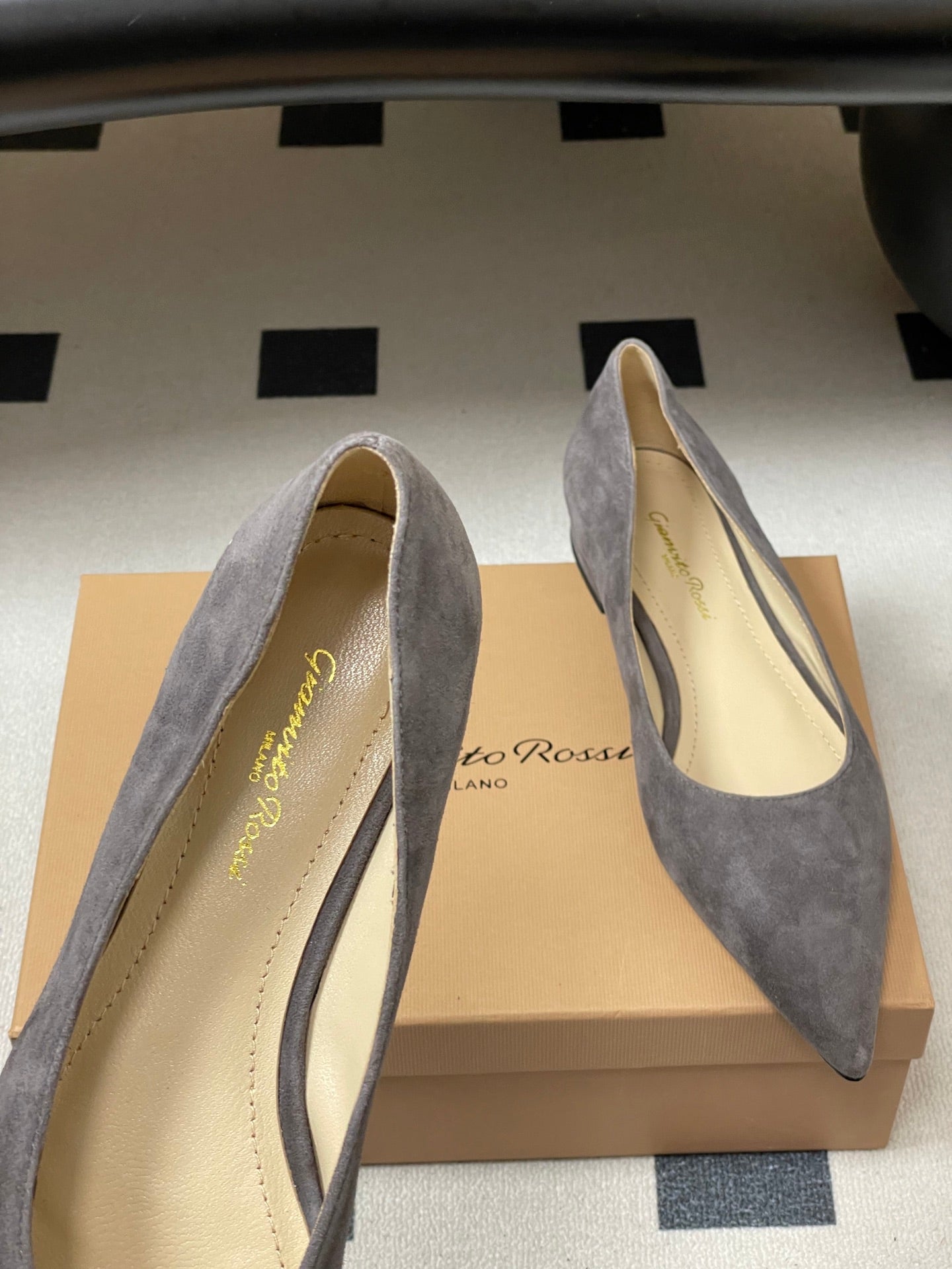 GIANVITO ROSSI 26S FLATS IN GREY SUEDE