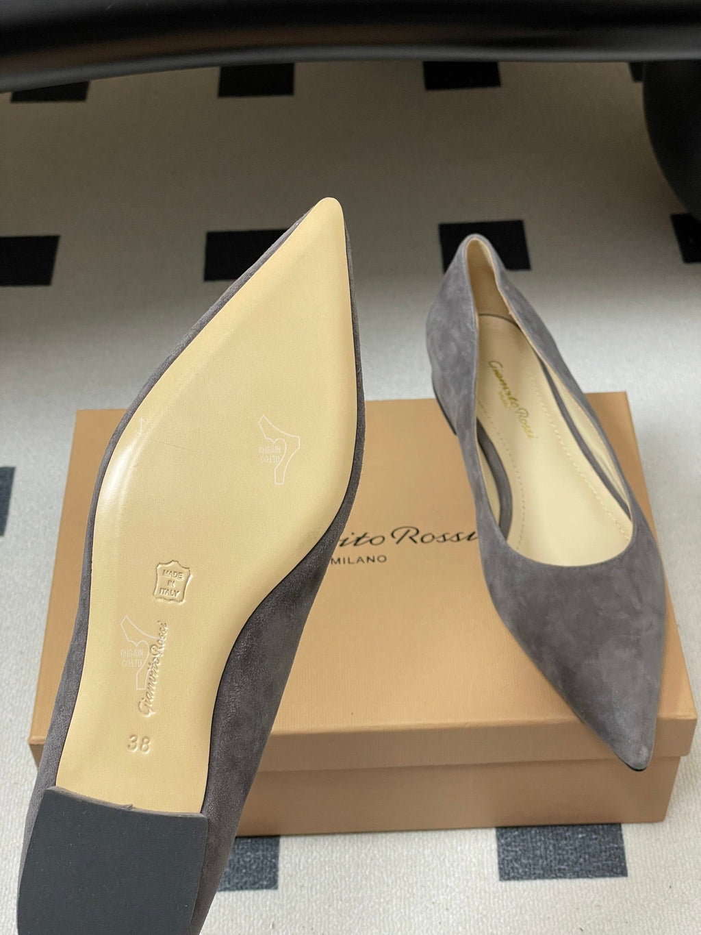 GIANVITO ROSSI 26S FLATS IN GREY SUEDE