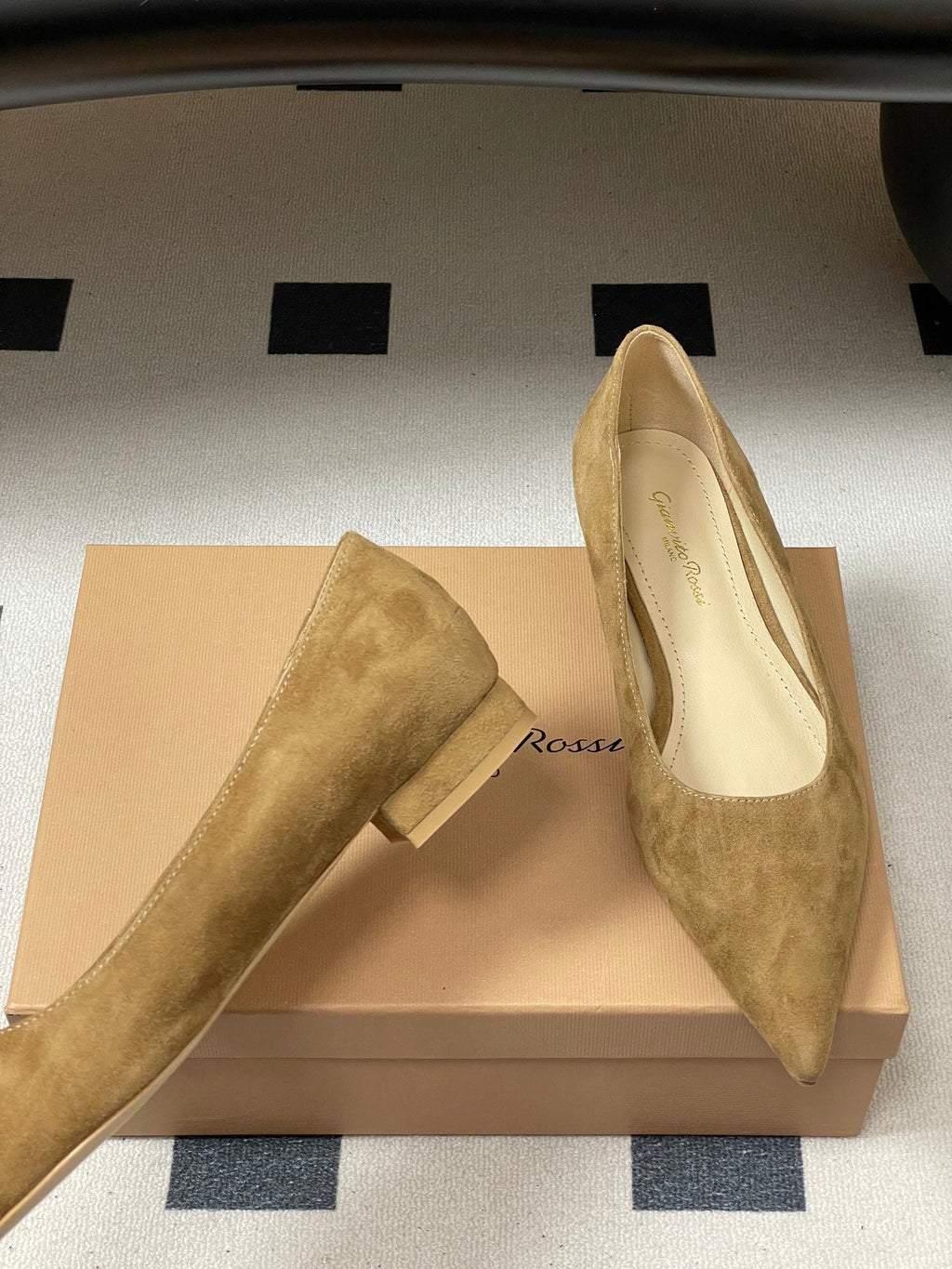 GIANVITO ROSSI 26S FLATS IN LIGHT BROWN SUEDE