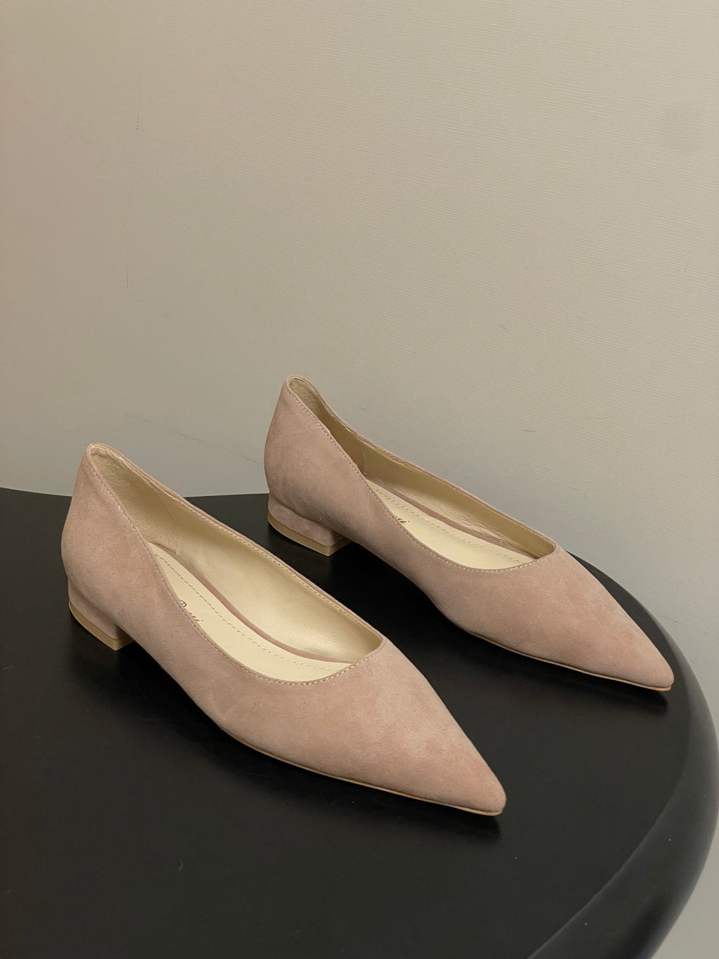 GIANVITO ROSSI 26S FLATS IN NUDE SUEDE